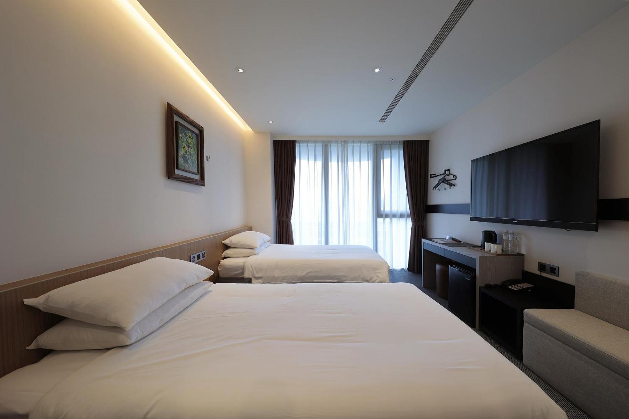 Royal Roi Hotel Taichung Exterior photo